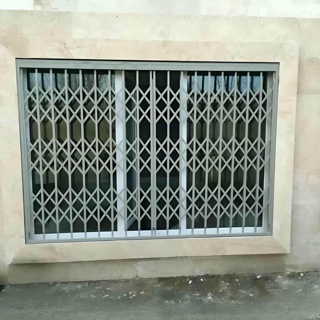 بازدید متخصص از دهانه باران گیر ساختمان استان اصفهان بازدید متخصص از دهانه باران گیر ساختمان استان اصفهان