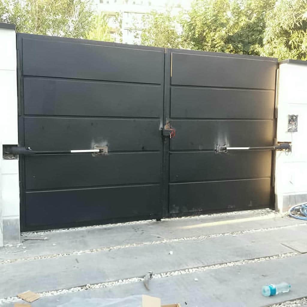 جک درب پارکینگ بازویی روی درب فلزی استان یزد