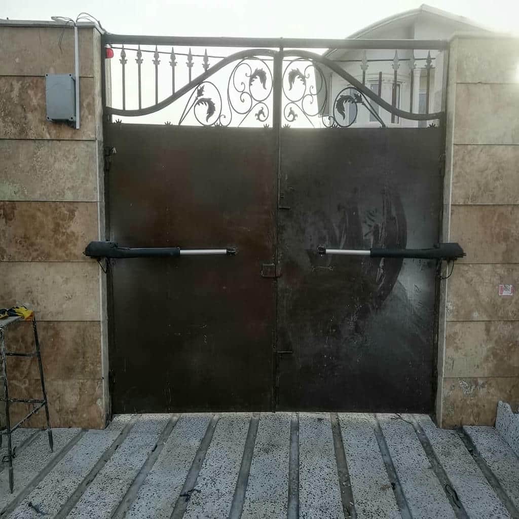 جک درب پارکینگ در ورودی آپارتمان نیمه آماده جک درب پارکینگ در ورودی آپارتمان نیمه آماده
