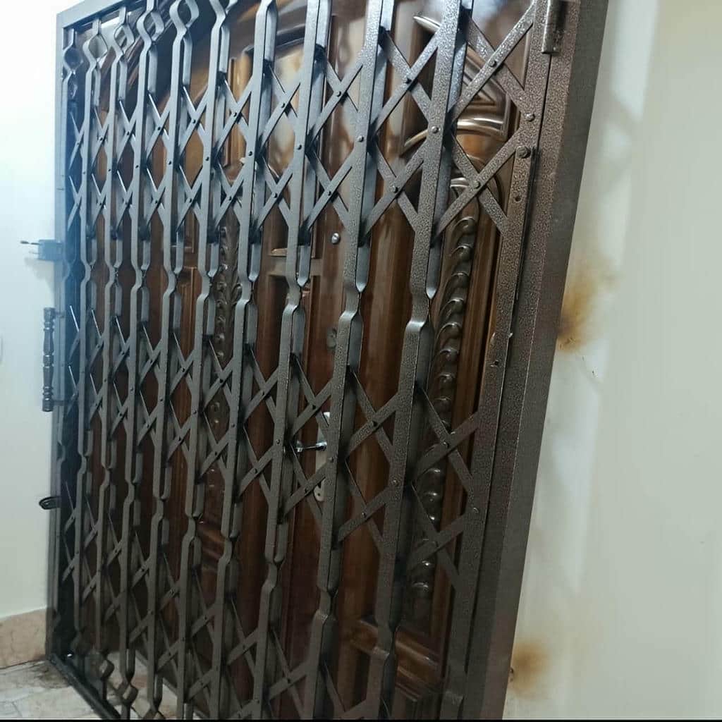 حفاظ درب آکاردئونی فلزی با پوشش رنگی در استان قم
