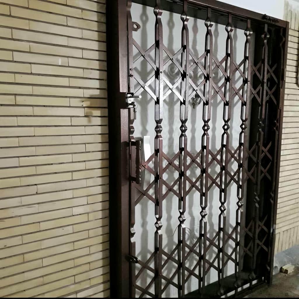 حفاظ درب آکاردئونی فلزی برای دهانه باریک استان همدان