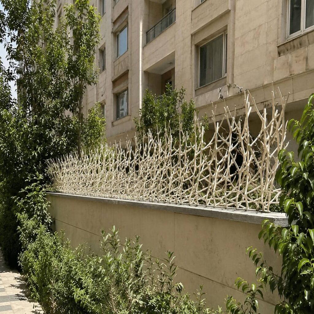 حفاظ دیوار سرنیزه ای در ورودی ساختمان استان آذربایجان شرقی حفاظ دیوار سرنیزه ای در ورودی ساختمان استان آذربایجان شرقی
