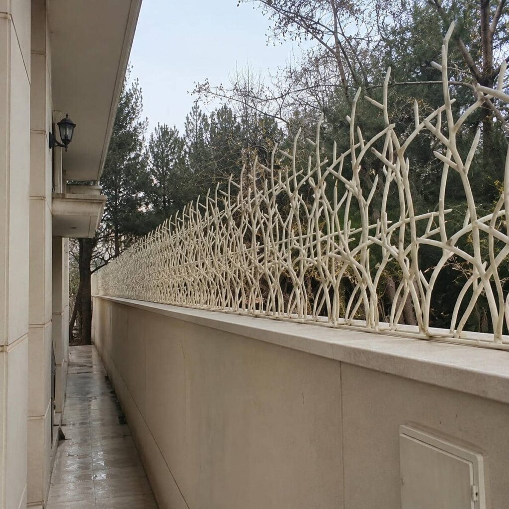 حفاظ دیوار سرنیزه ای فلزی در تبریز
