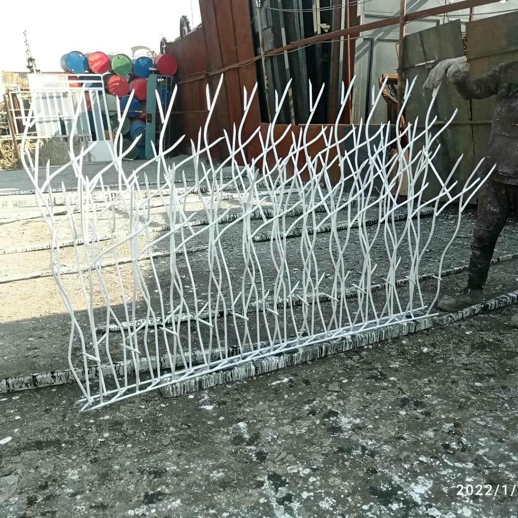 حفاظ دیوار سرنیزه ای مشکی برای ورودی در استان هرمزگان حفاظ دیوار سرنیزه ای مشکی برای ورودی در استان هرمزگان