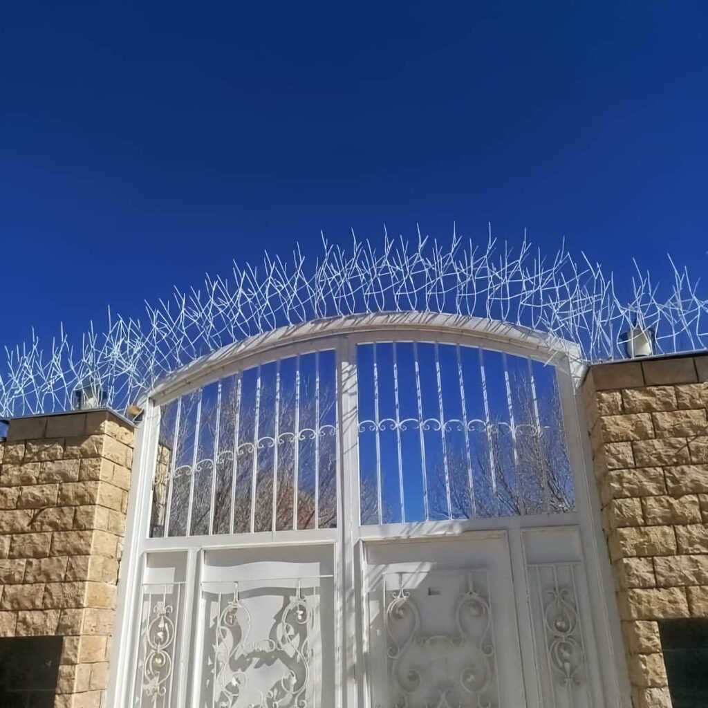 حفاظ دیوار فلزی روی دیوار سنگی اردبیل