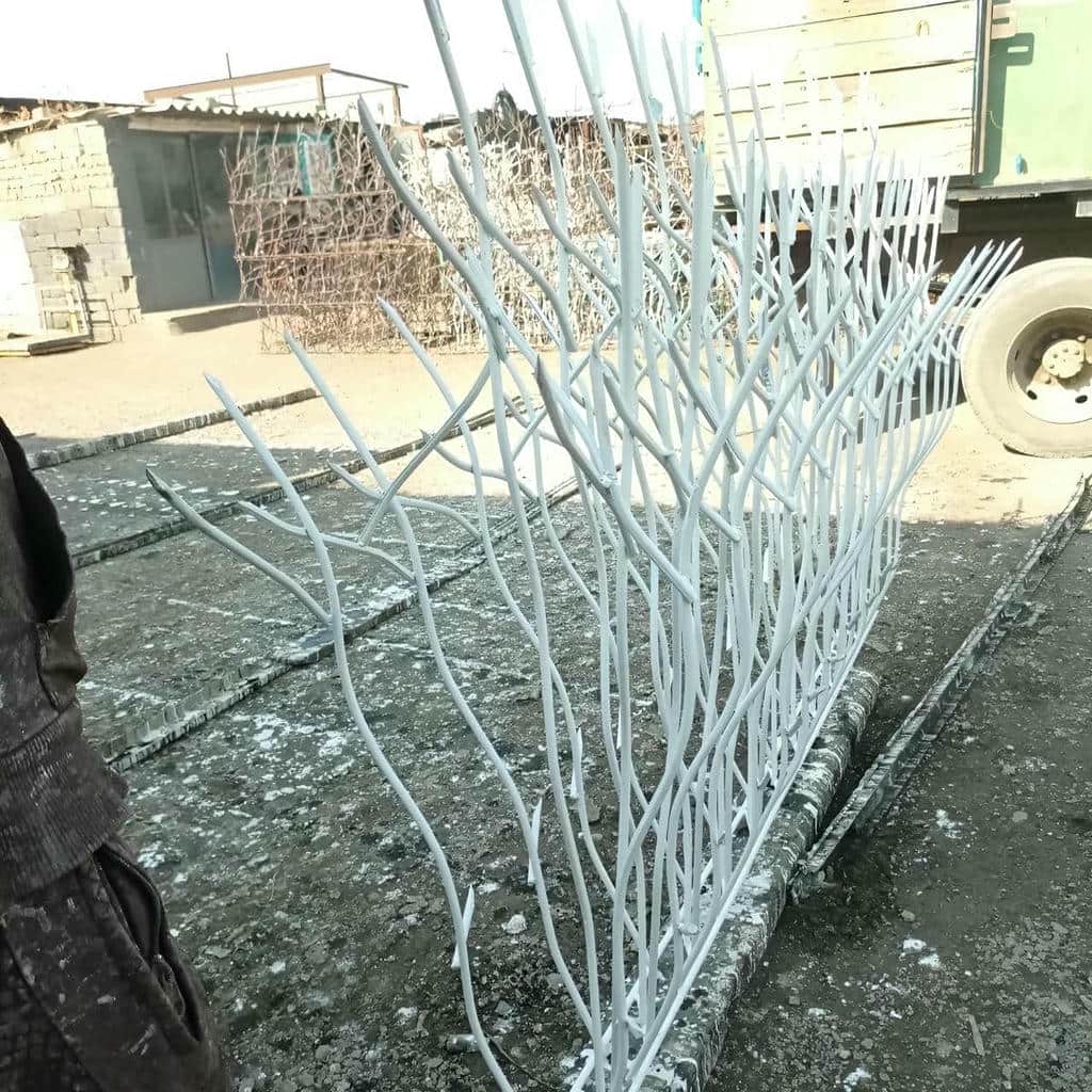 حفاظ دیوار فلزی کنار نمای محوطه در همدان حفاظ دیوار فلزی کنار نمای محوطه در همدان