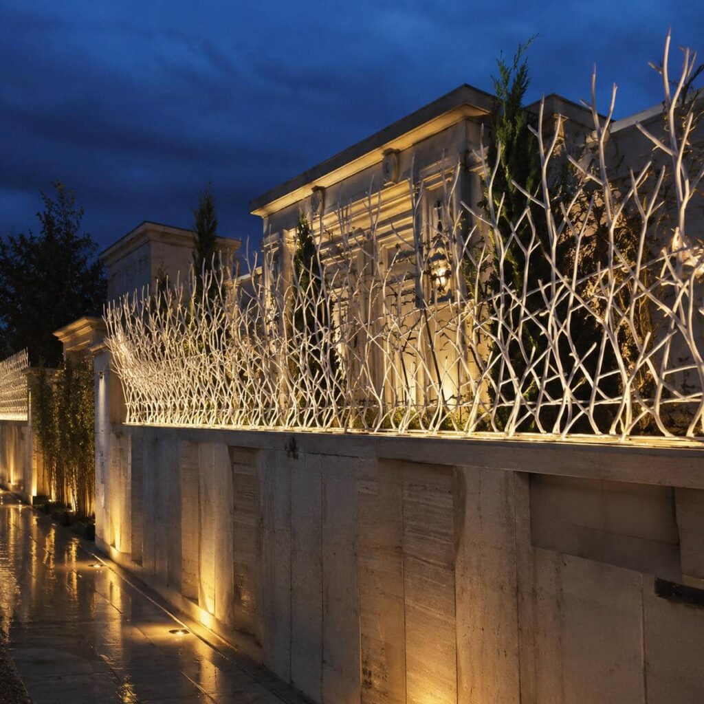 حفاظ دیوار متراکم در نمای ساختمان مسکونی