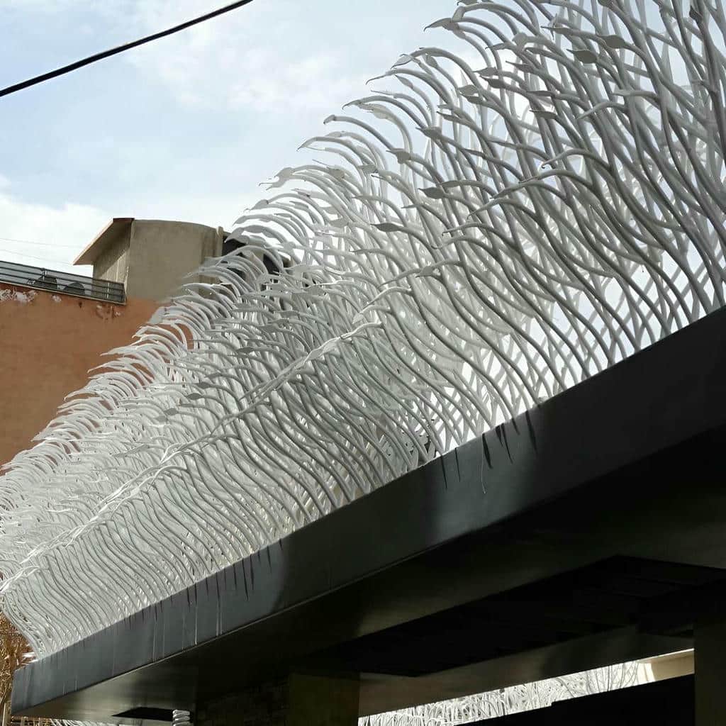 حفاظ دیوار کنار نمای آجری در استان همدان