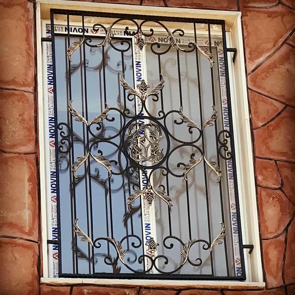 حفاظ پنجره آهنی مشکی برای نمای مسکونی یزد