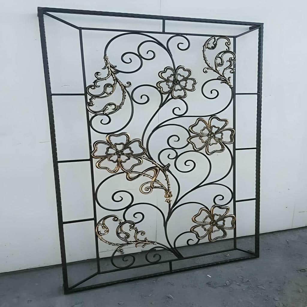 حفاظ پنجره فرفورژه با طرح کلاسیک در استان گیلان