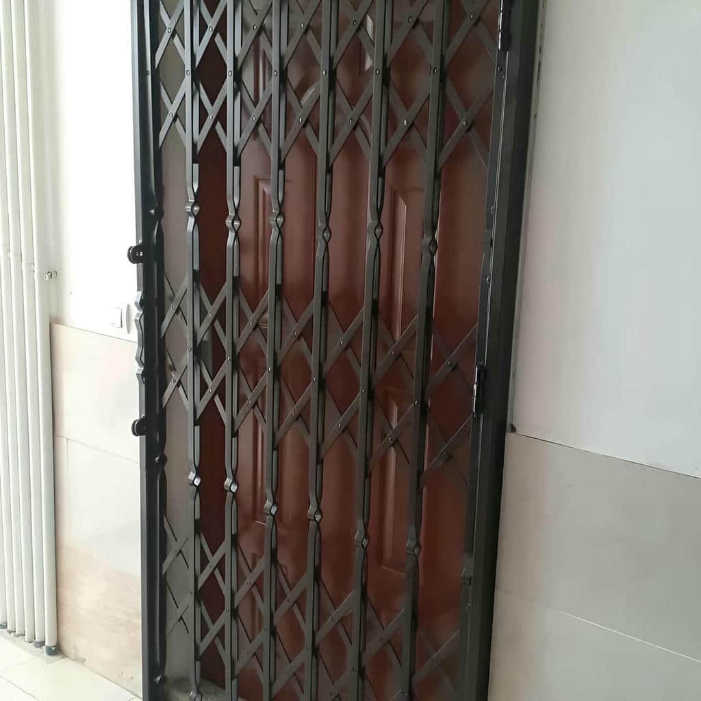 درب آکاردئونی آپارتمان کنار چارچوب فلزی در استان زنجان درب آکاردئونی آپارتمان کنار چارچوب فلزی در استان زنجان
