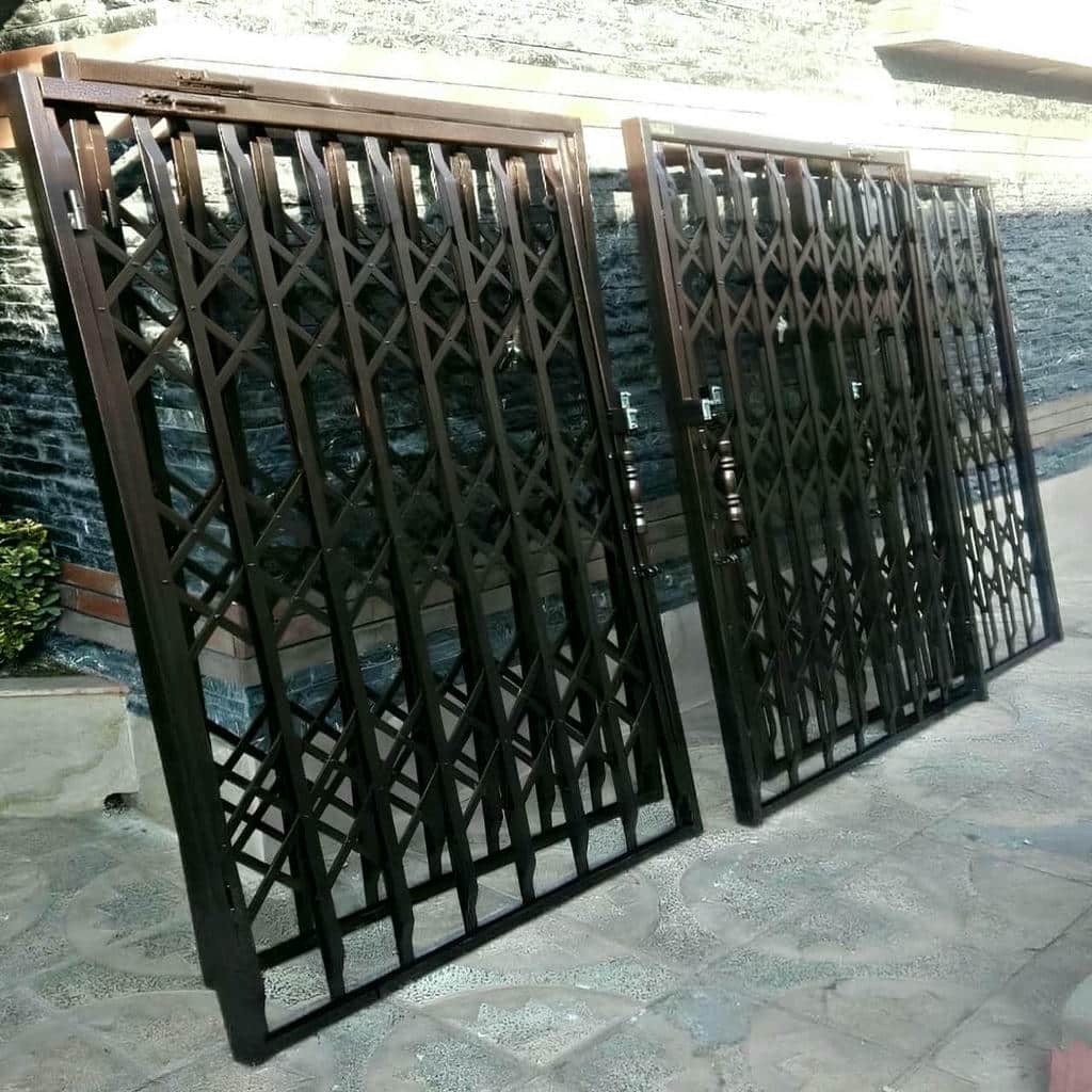 درب آکاردئونی با قفل مرکزی برای آپارتمان در قم درب آکاردئونی با قفل مرکزی برای آپارتمان در قم