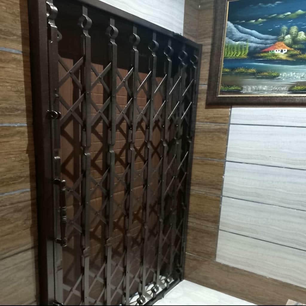 درب آکاردئونی با پوشش رنگ کوره ای
