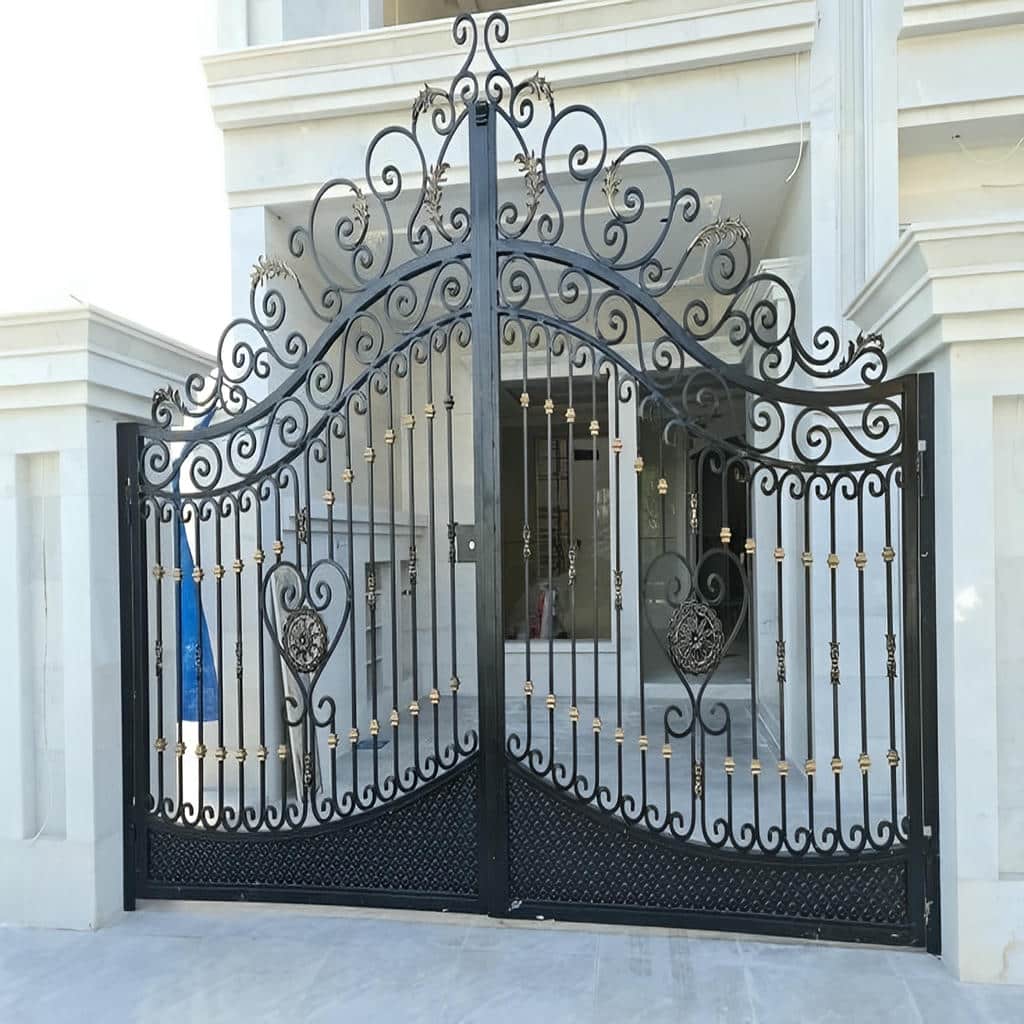 درب حیاط دو لنگه با طرح ساده