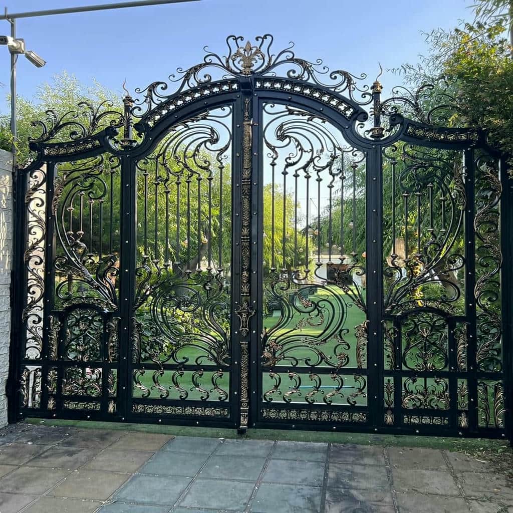 درب حیاط فلزی مشکی در استان خراسان شمالی