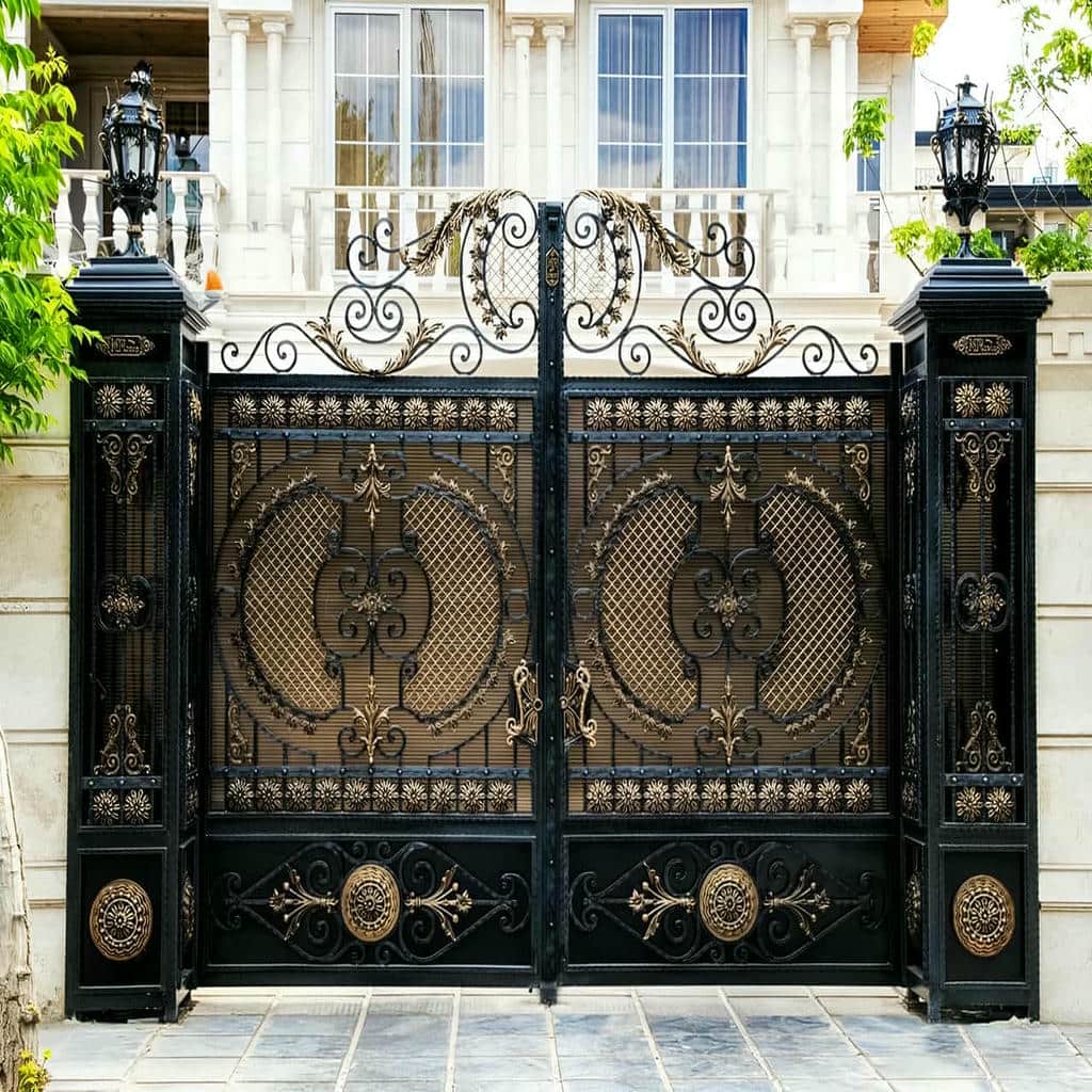 درب حیاط کرم در معبر مسکونی مشهد درب حیاط کرم در معبر مسکونی مشهد