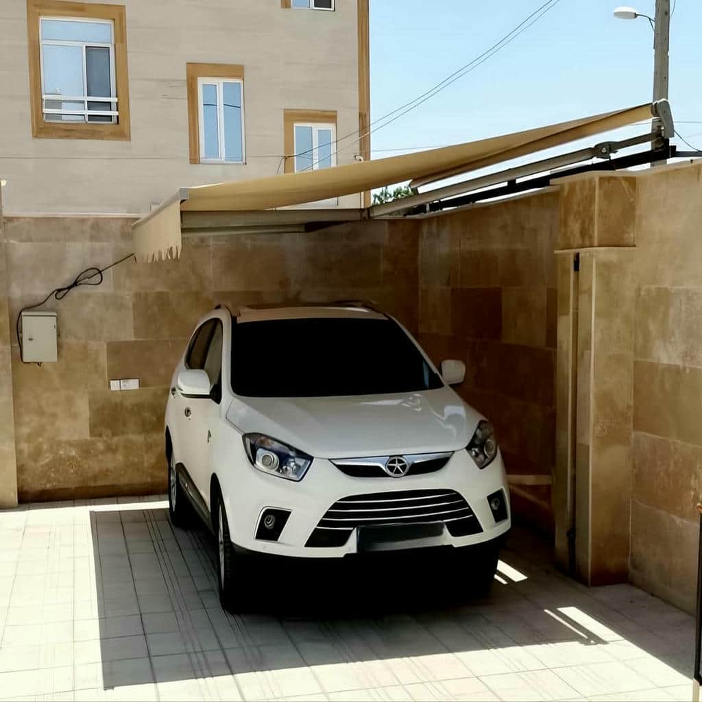 سایبان برقی در استان همدان با بازوی جمع شونده
