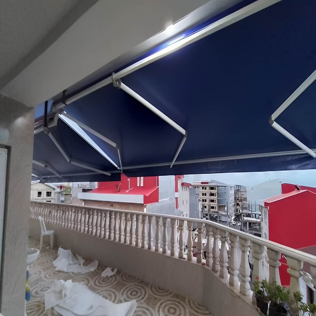 سایبان برقی پارکینگ روباز با پوشش روشن
