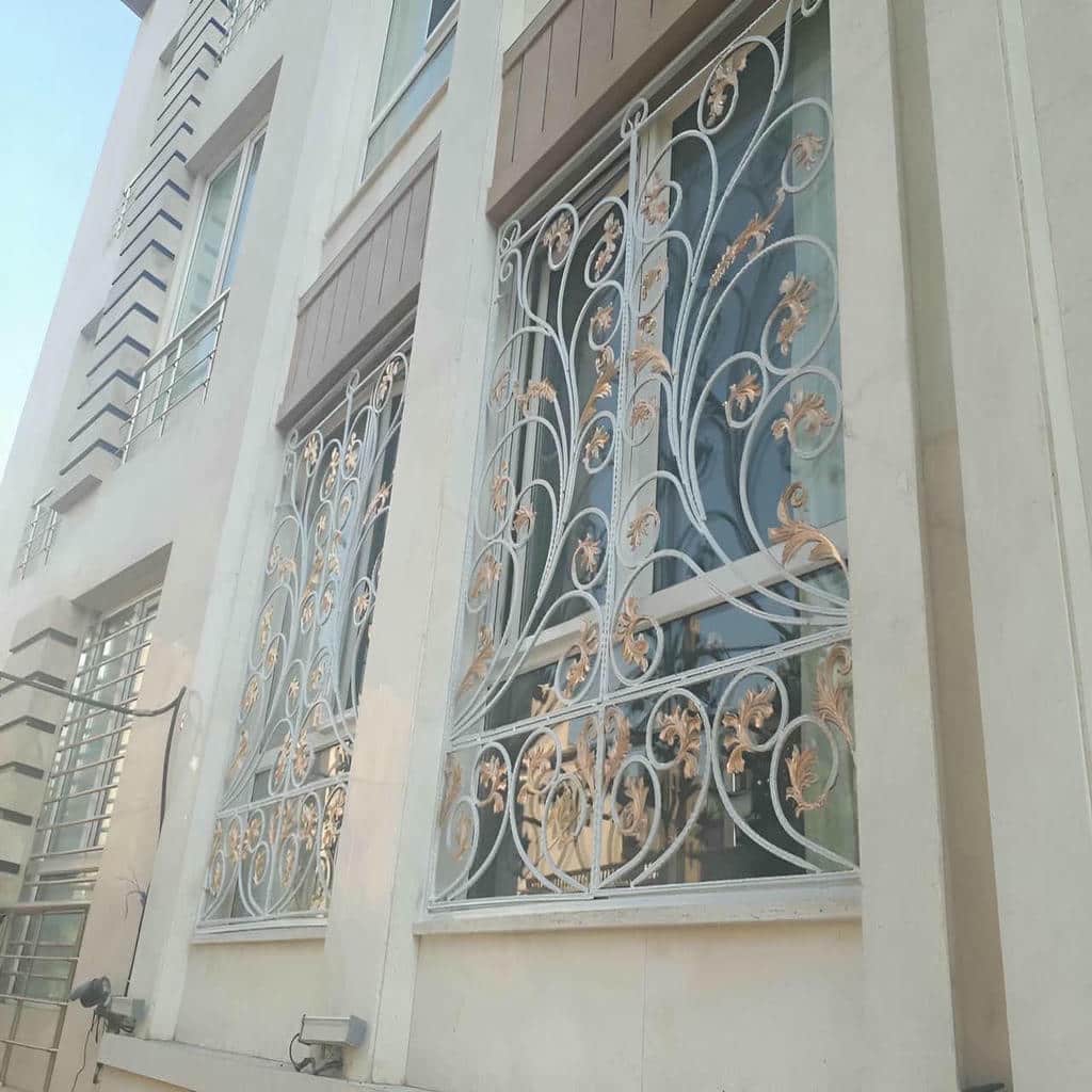 محافظ پنجره با خطوط عمودی برای واحد مسکونی استان لرستان محافظ پنجره با خطوط عمودی برای واحد مسکونی استان لرستان