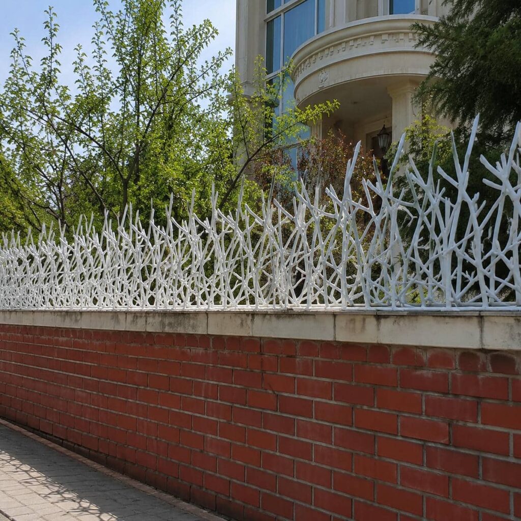 نرده روی دیوار با طرح فرفورژه شهرکرد نرده روی دیوار با طرح فرفورژه شهرکرد