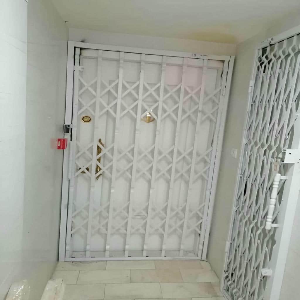 نمای سایبان بالای گارد فلزی ورودی در استان اصفهان