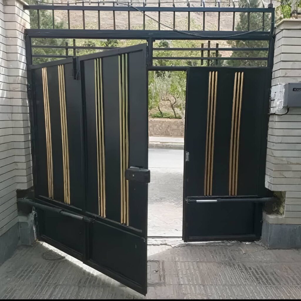 نمای نزدیک پوشش بدنه محرک برقی در فضای باز