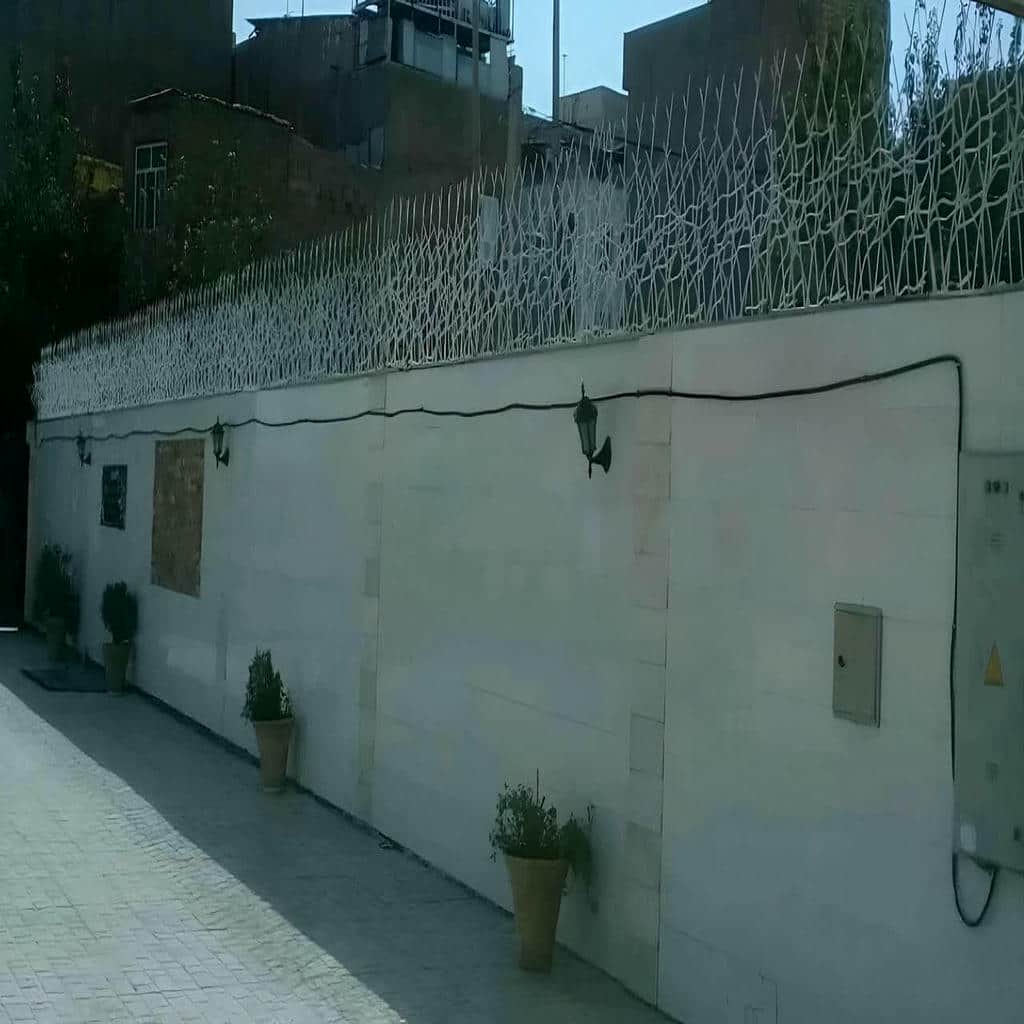 نمای نزدیک پوشش ضدزنگ گارد فلزی در استان اصفهان