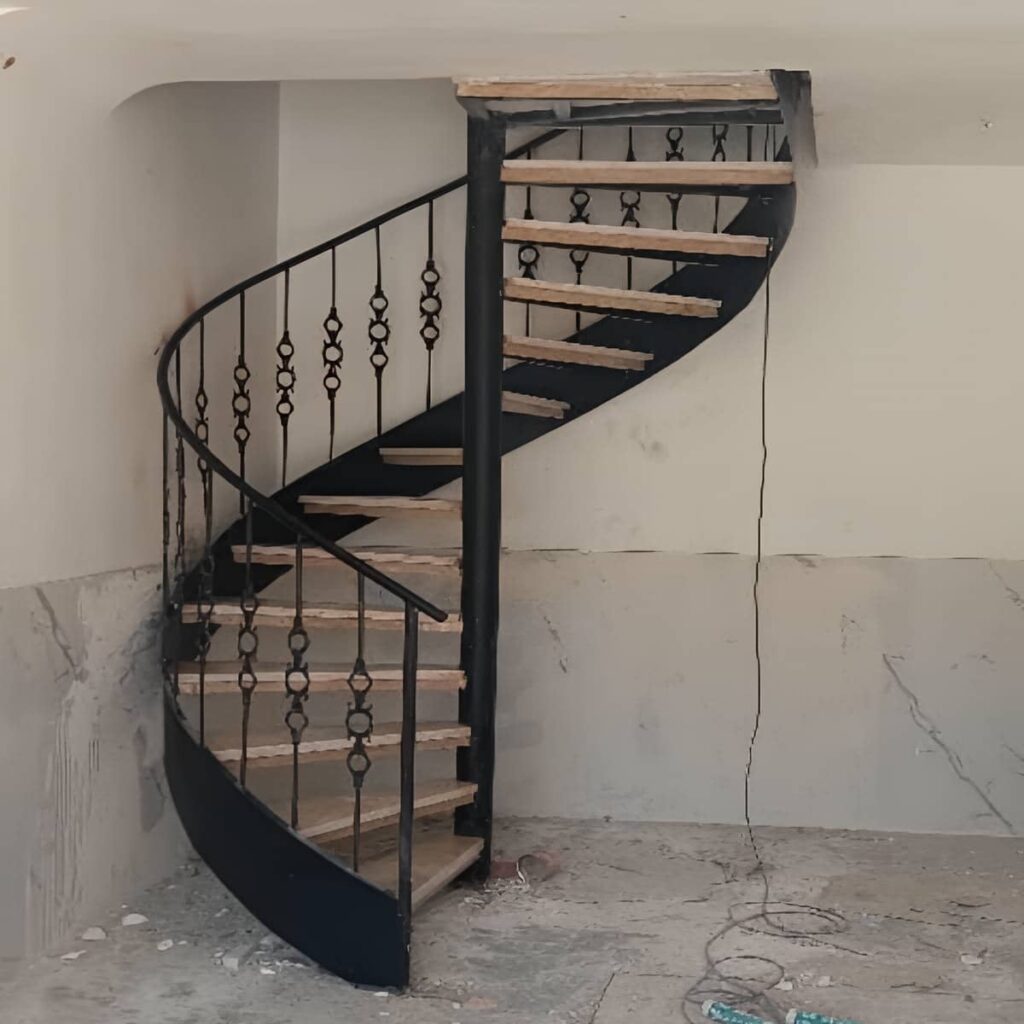 هندریل فلزی در همدان هماهنگ با دیوار داخلی هندریل فلزی در همدان هماهنگ با دیوار داخلی