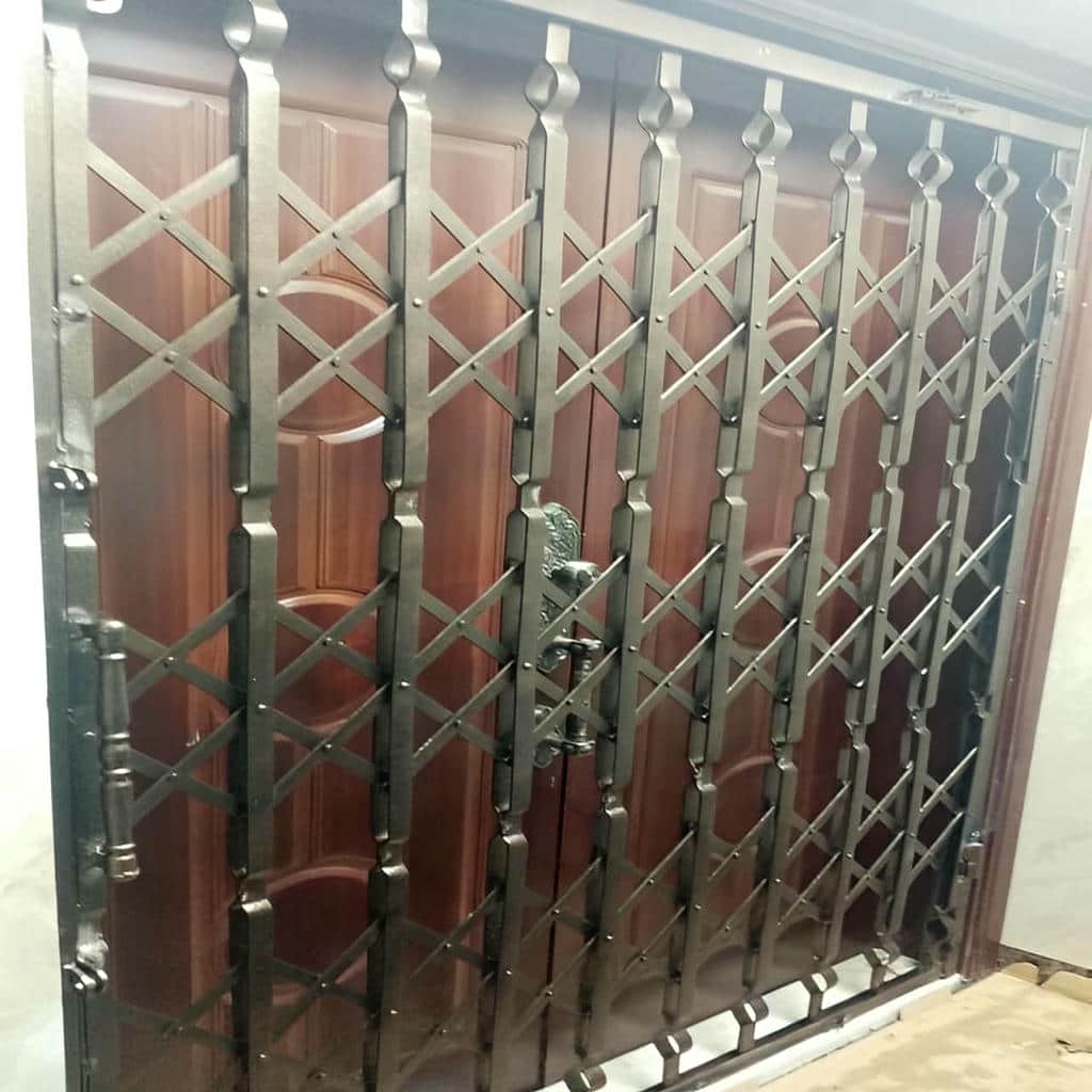 گارد آکاردئونی آپارتمان با شبکه لوزی در استان زنجان