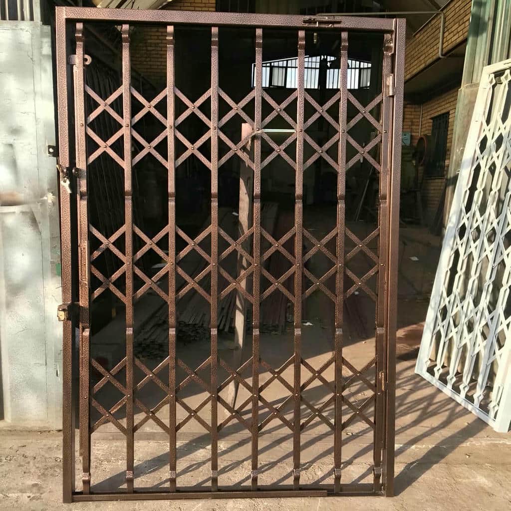 گارد آکاردئونی تاشونده با چارچوب فلزی استان اردبیل