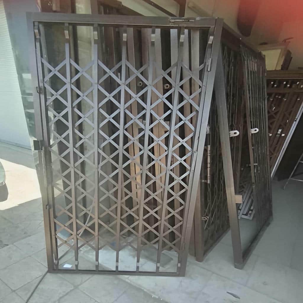 گارد جمع شونده با قفل مرکزی