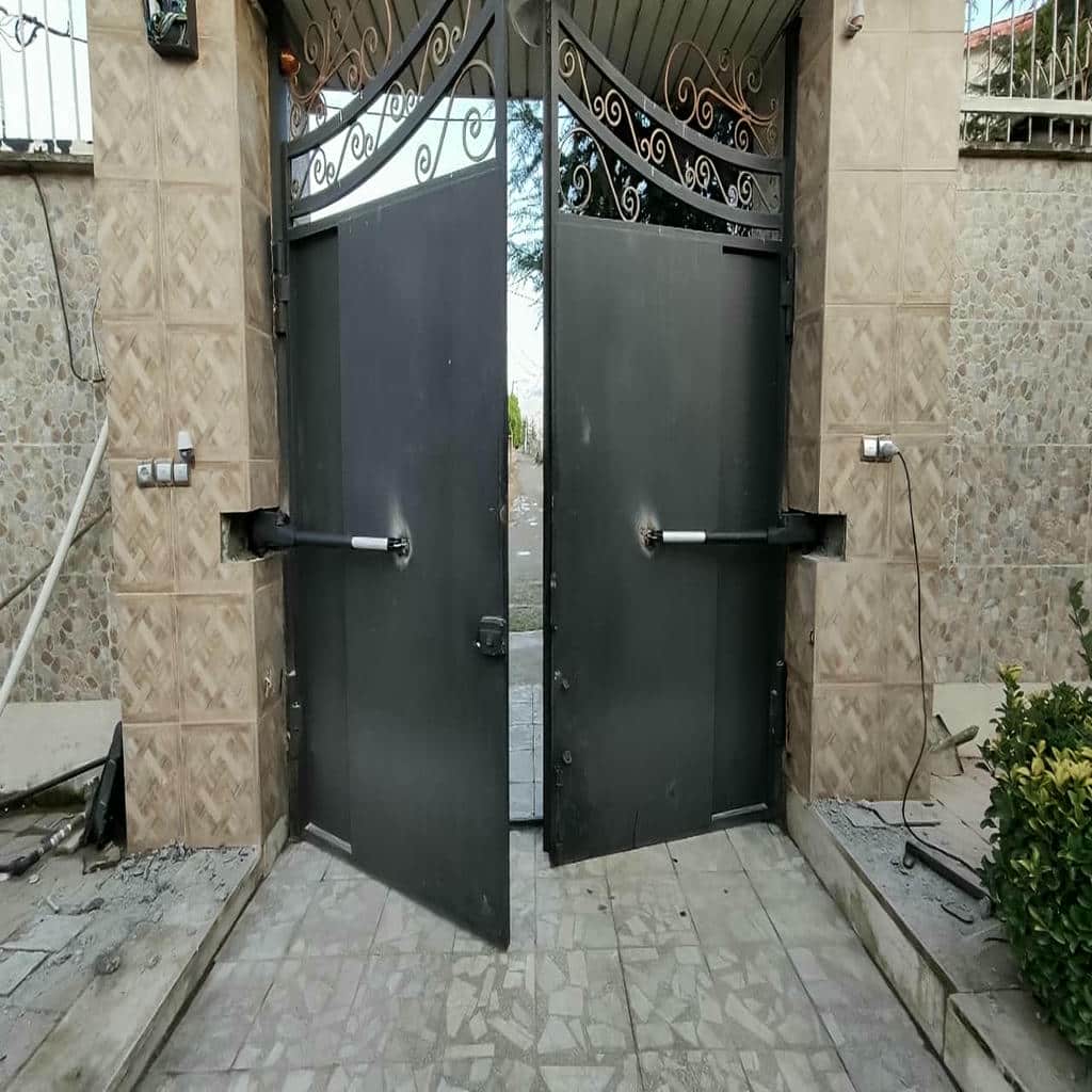 جک درب پارکینگ بازویی در بیرجند کنار درب لولایی مرکز فروش جک پارکینگی در بیرجند و حومه