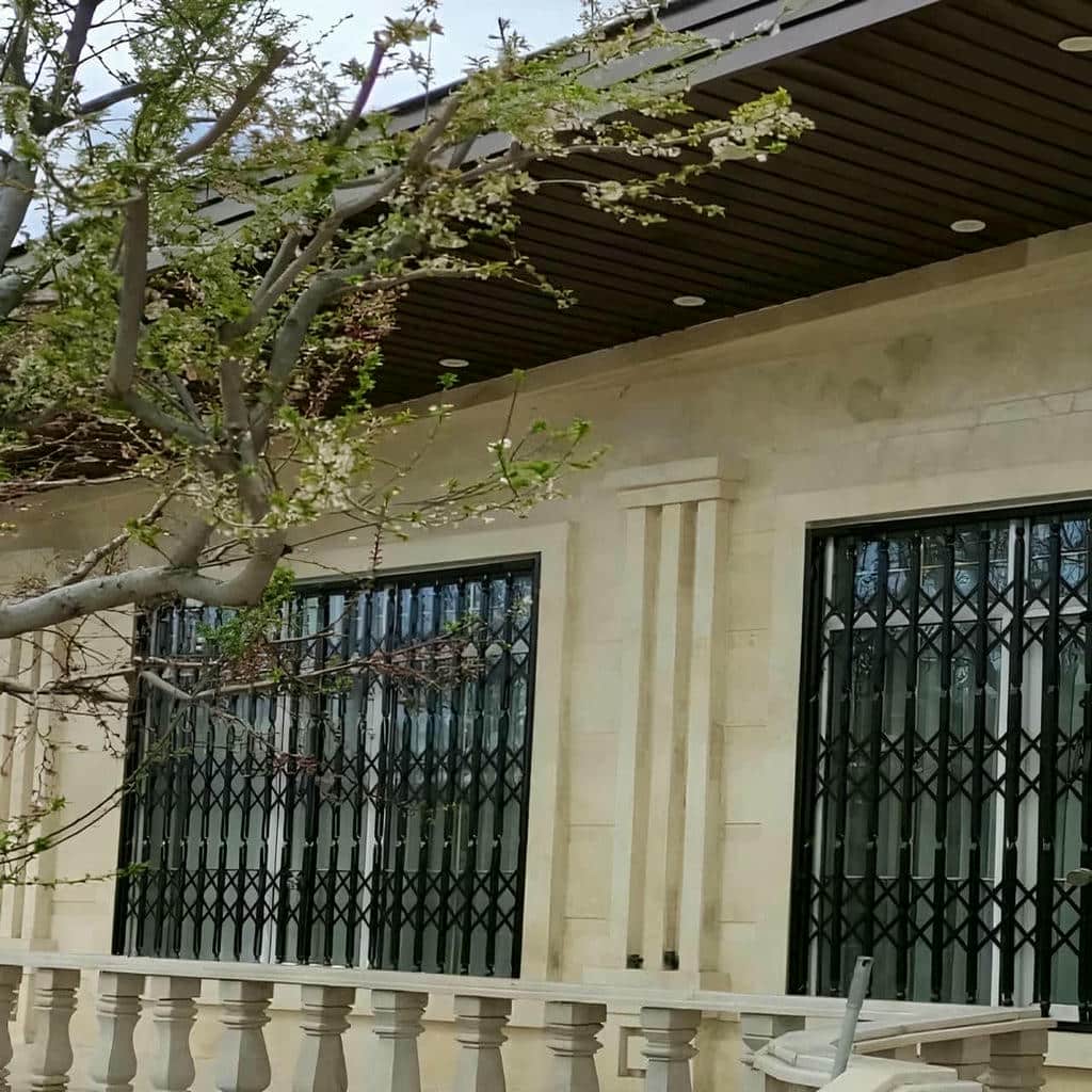 حفاظ درب آکاردئونی فلزی در اراک مرکز تخصصی حفاظ درب آکاردئونی در اراک و حومه