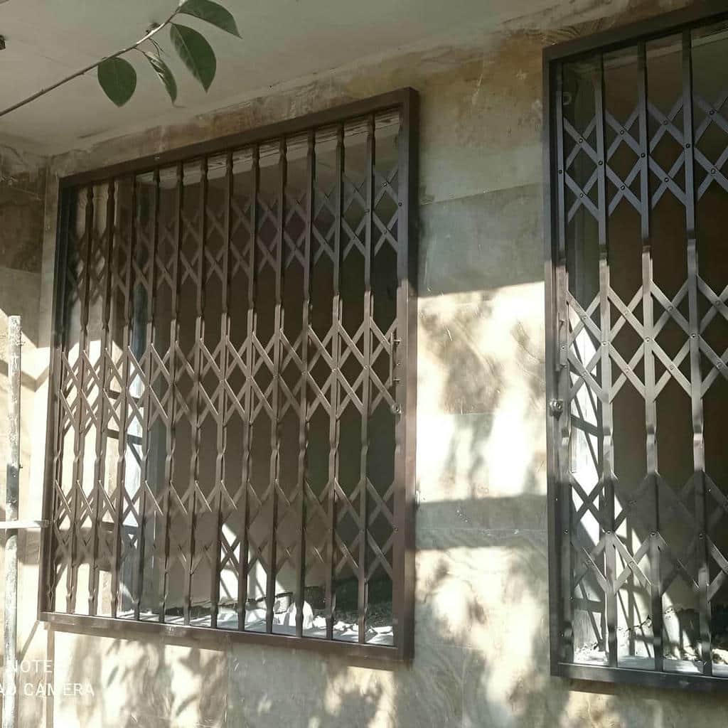 حفاظ درب آکاردئونی فلزی در بوشهر نمای ورودی مرکز فروش و سفارش حفاظ درب آکاردئونی در بوشهر و حومه