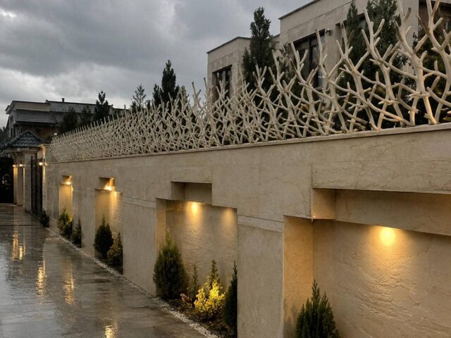 حفاظ دیوار فلزی کنار ورودی حیاط اراک مرکز تخصصی فروش حفاظ دیوار در اراک