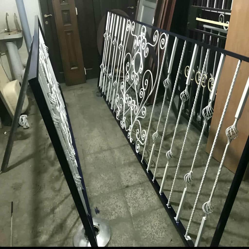 حفاظ پنجره مشکی با قاب سنگی در تبریز مرکز فروش حفاظ پنجره سفارشی در تبریز و حومه