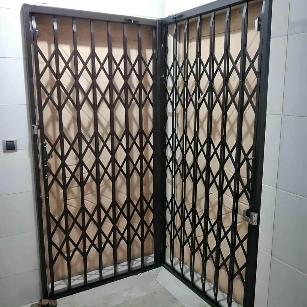 درب آکاردئونی فلزی در استان ایلام برای ورودی آپارتمان مرکز فروش درب آکاردئونی و حفاظ درب آپارتمان در استان ایلام