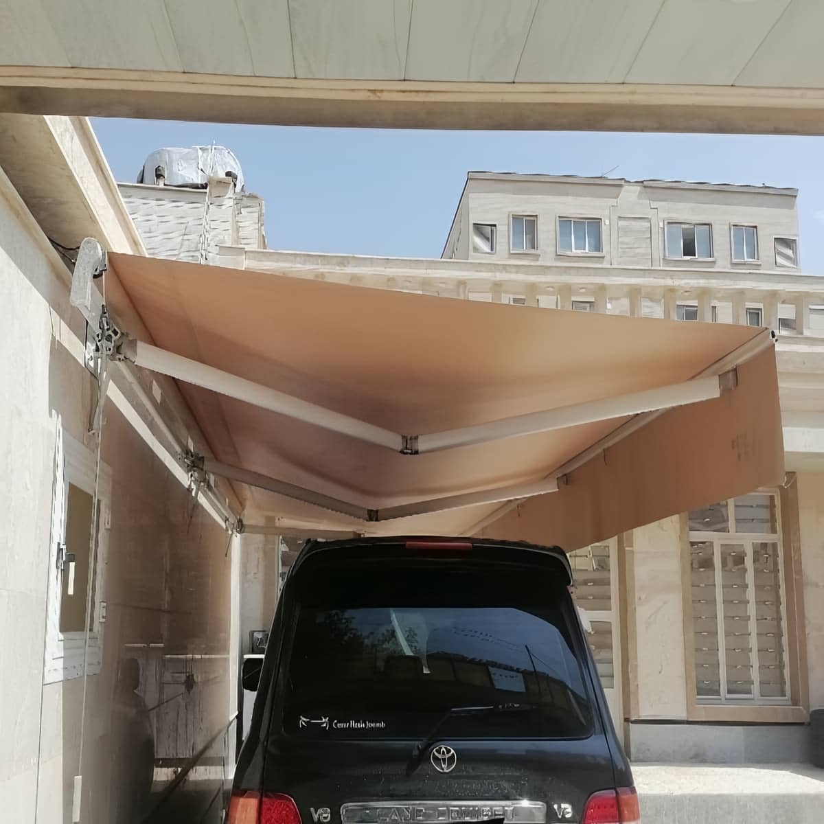 سایبان برقی بازویی در استان ایلام نمای ساختمان مرکز تخصصی سایبان برقی در استان ایلام